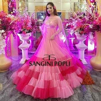 Sangini Popli is a Fashion Desinger at Shahpur Jat in Delhi